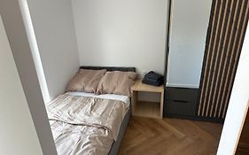 Nowa Apartmenty - parking lotniskowy